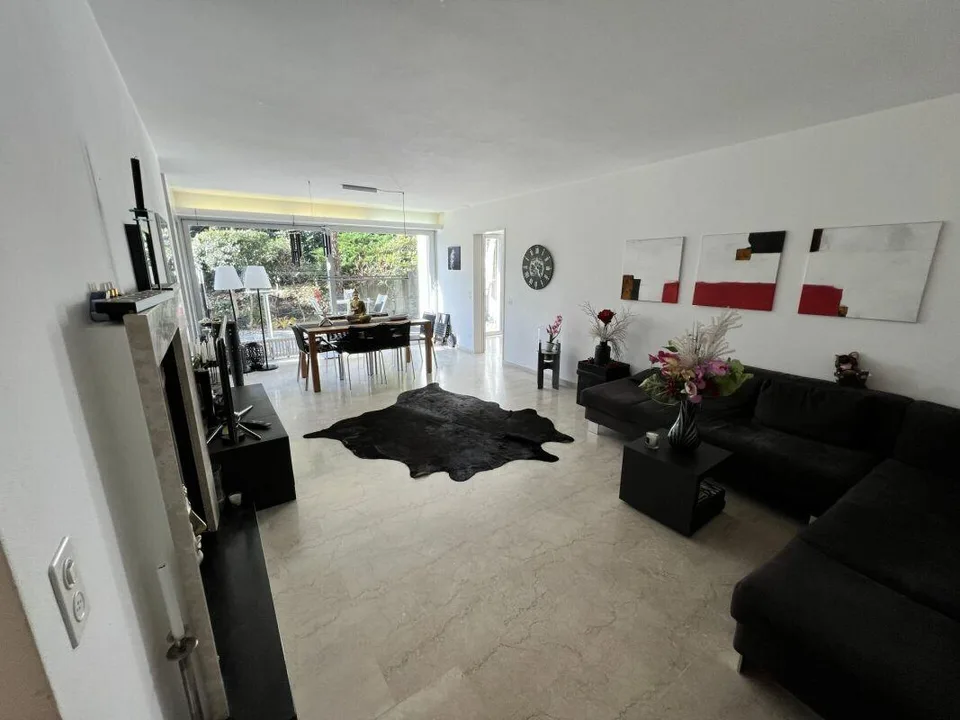 Appartement élégant de 2,5 pièces avec jardin