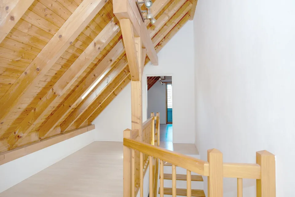 Charmante Dachwohnung im Dorfzentrum – photo 11 sur 14