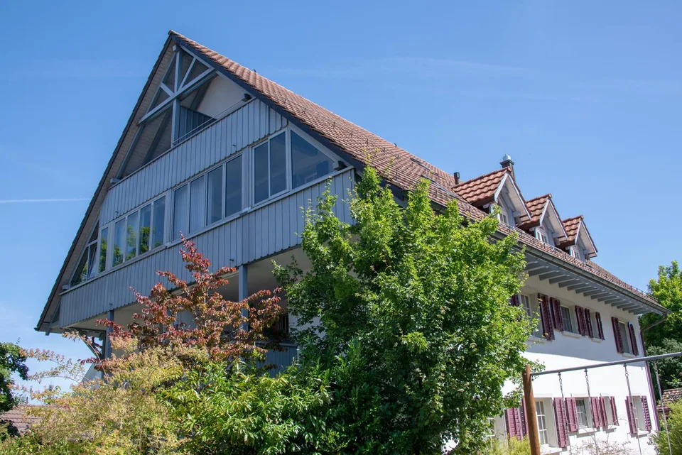 Charmante Dachwohnung im Dorfzentrum – photo 8 sur 14