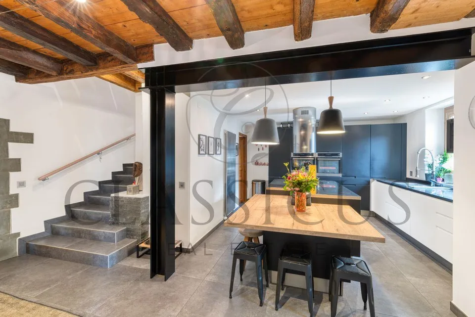 Casa di carattere del XVIII secolo - 330 m², giardino alberato & terrazza con jacuzzi ad Aire-la-Ville