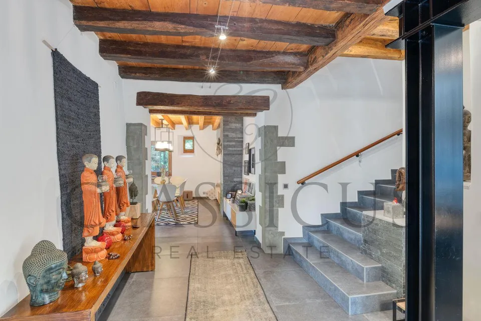 Casa di villaggio del XVIII secolo - 246 m² di spazio abitabile / ca. 330 m² di spazio utile, giardino e jacuzzi ad Aire-la-Ville – foto 6 di 13