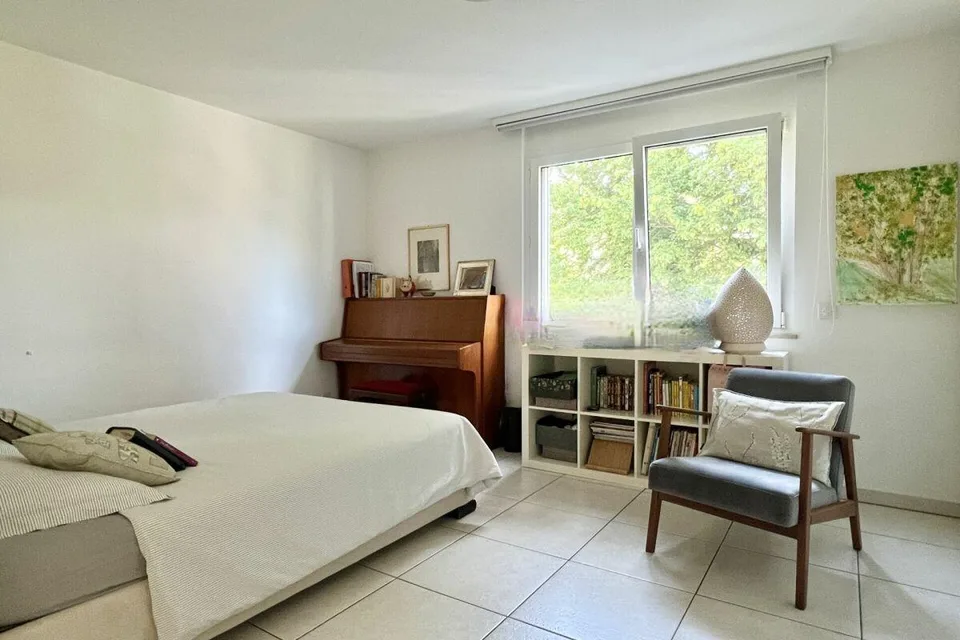 PREZZO NUOVO !!! Spazioso appartamento di 4,5 locali con balcone in una splendida posizione tranquilla a Minusio – foto 10 di 21
