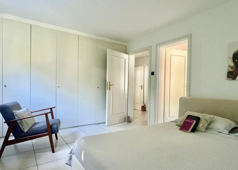 PREZZO NUOVO !!! Spazioso appartamento di 4,5 locali con balcone in una splendida posizione tranquilla a Minusio – foto 9 di 21