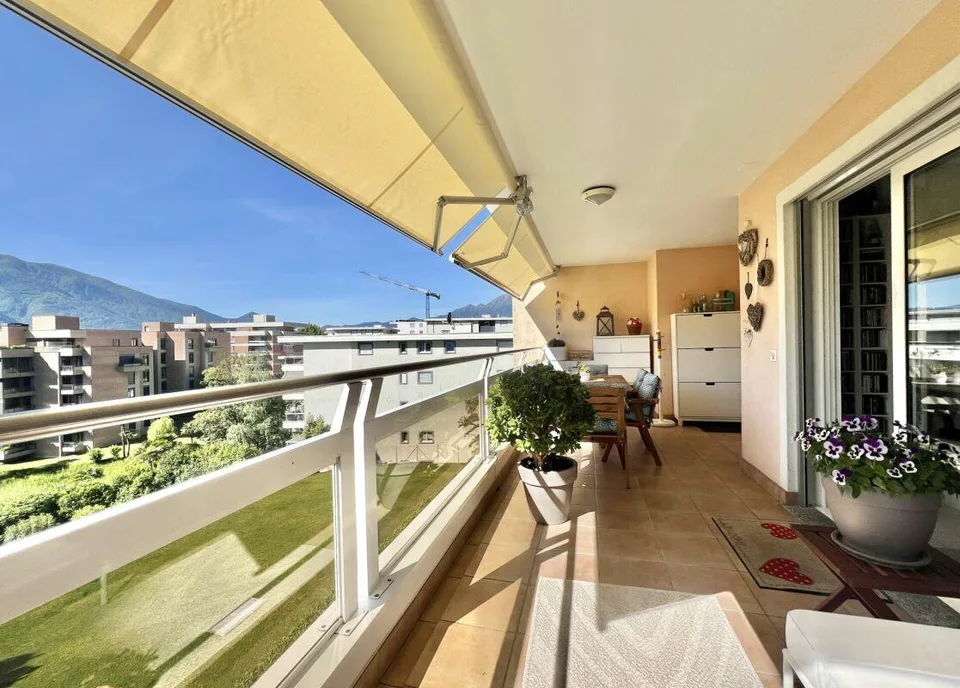 PREZZO NUOVO !!! Spazioso appartamento di 4,5 locali con balcone in una splendida posizione tranquilla a Minusio – foto 7 di 21