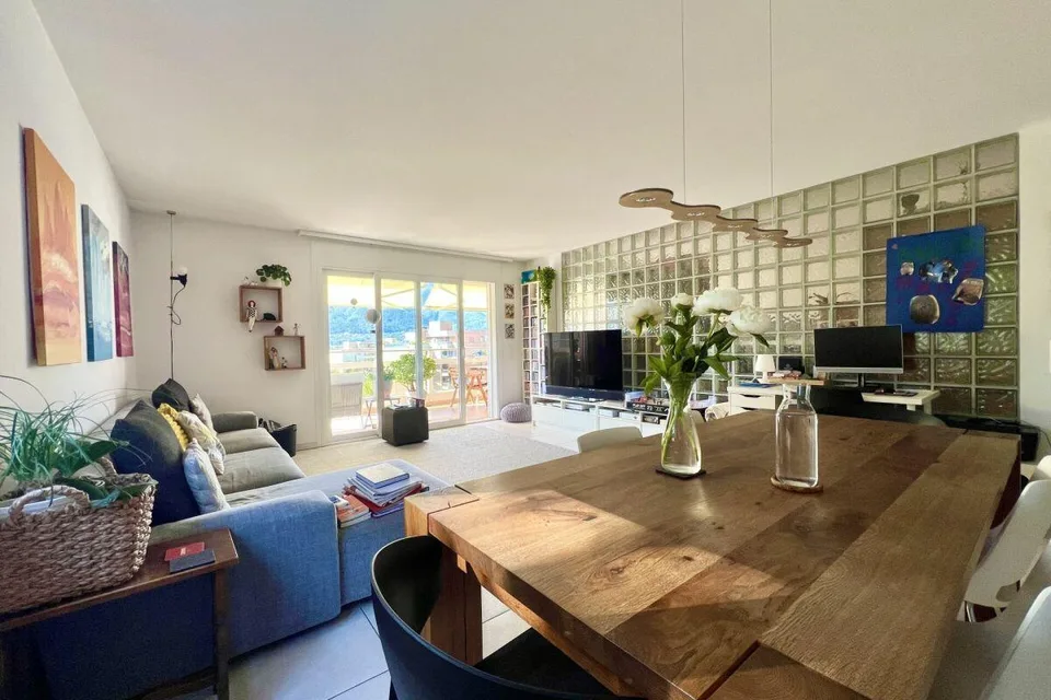 Spazioso appartamento di 4,5 locali con balcone in una splendida posizione tranquilla a Minusio