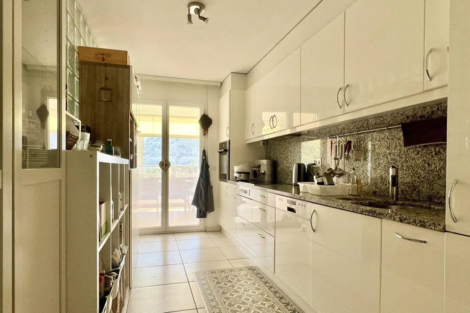 Spazioso appartamento di 4,5 locali con balcone in una splendida posizione tranquilla a Minusio