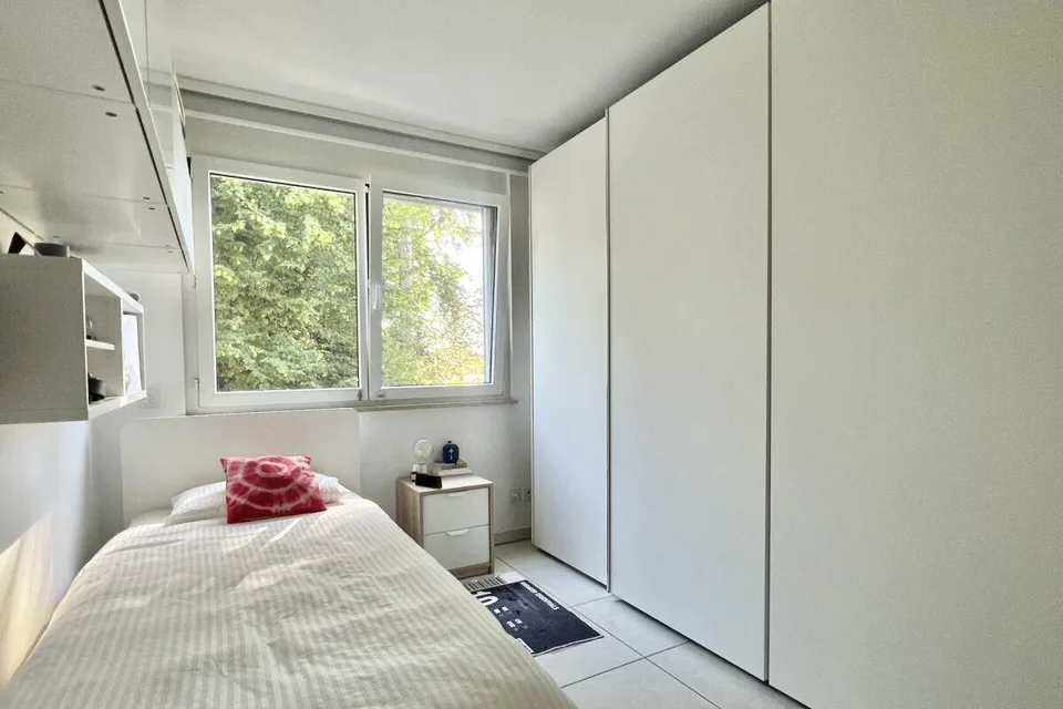 PREZZO NUOVO !!! Spazioso appartamento di 4,5 locali con balcone in una splendida posizione tranquilla a Minusio – foto 15 di 21