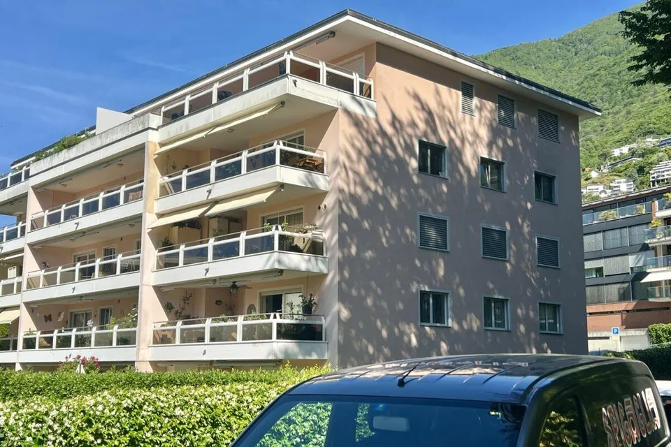 PREZZO NUOVO !!! Spazioso appartamento di 4,5 locali con balcone in una splendida posizione tranquilla a Minusio – foto 21 di 21