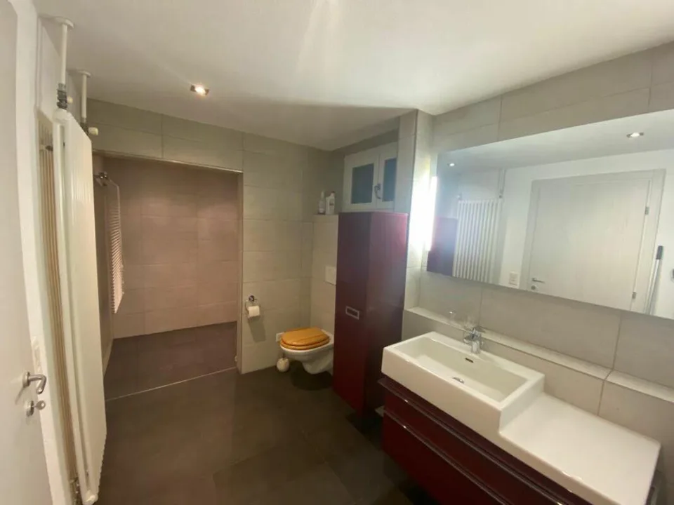 Casa bifamiliare con ampio spazio verde – foto 17 di 21
