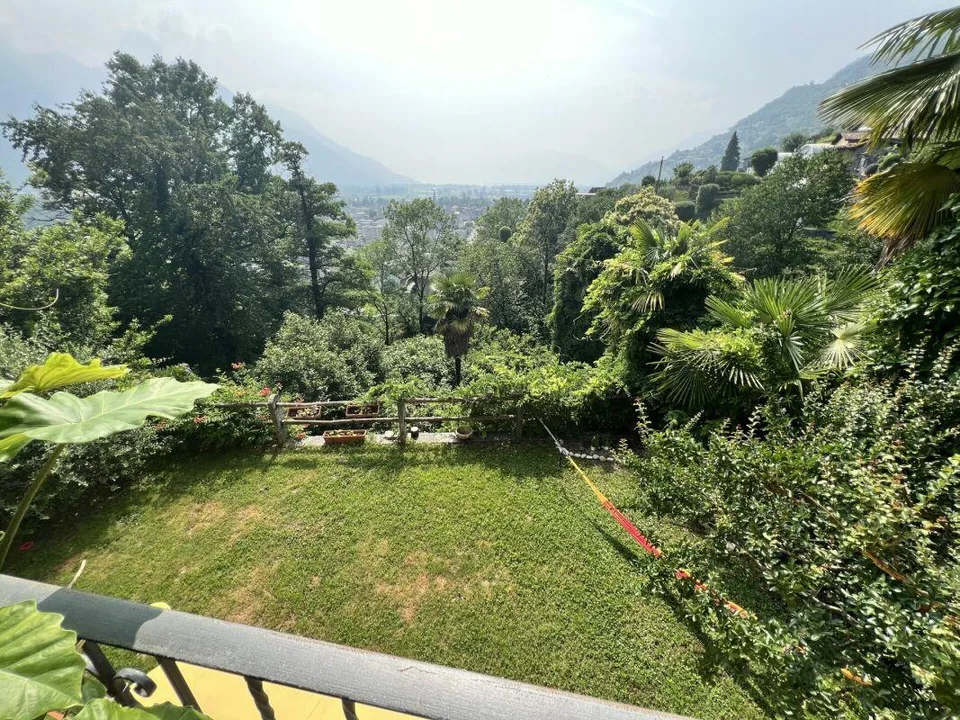 Casa bifamiliare con ampio spazio verde – foto 6 di 21