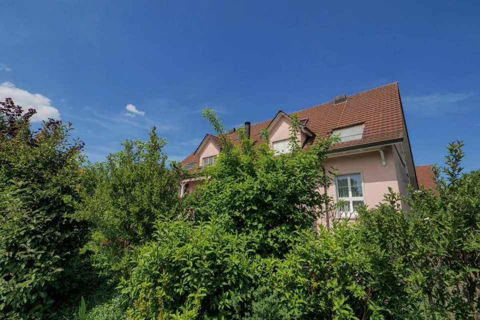 Grosszügige 3.5 (4.5) Zimmerwohnung mitten im Grünen