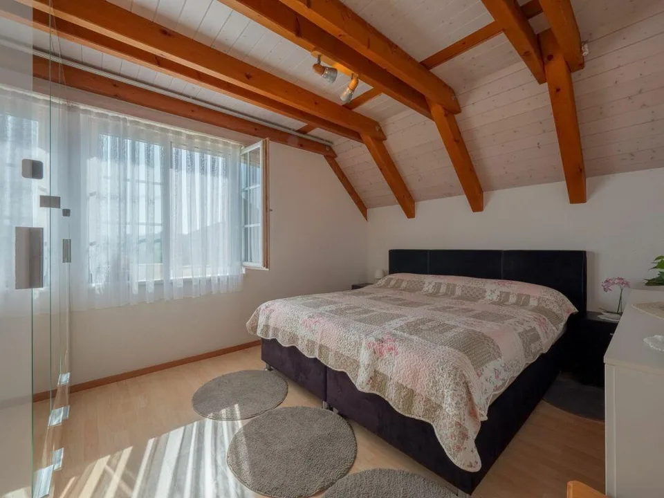 Casa unifamiliare di 5,5 locali ben tenuta e indipendente con giardino, garage e posto auto