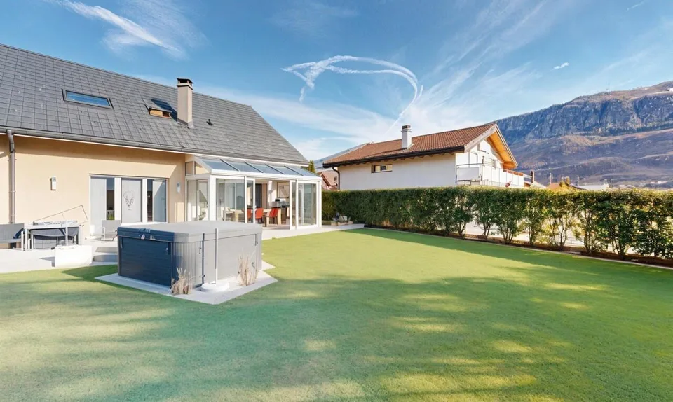 Bella casa familiare con grande giardino ad Ardon