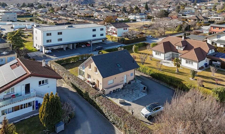 Bella casa familiare con grande giardino ad Ardon