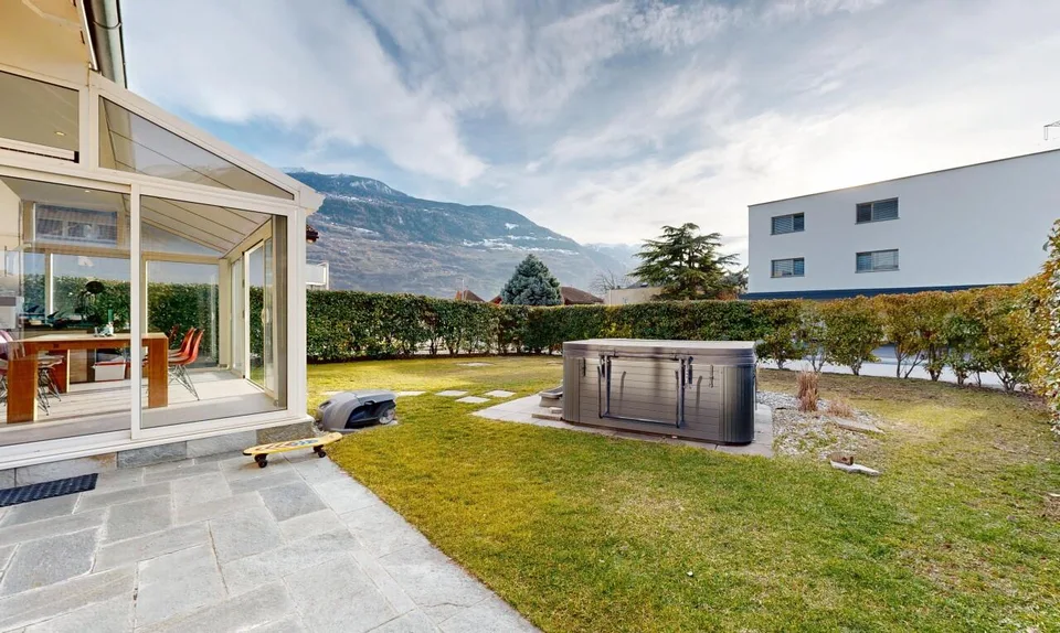 Bella casa familiare con grande giardino ad Ardon