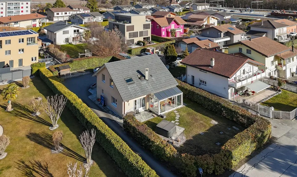 Belle maison familiale avec grand jardin à Ardon