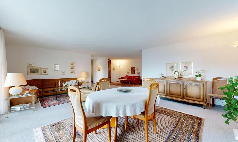 Grosszügige und helle Wohnung an top Lage