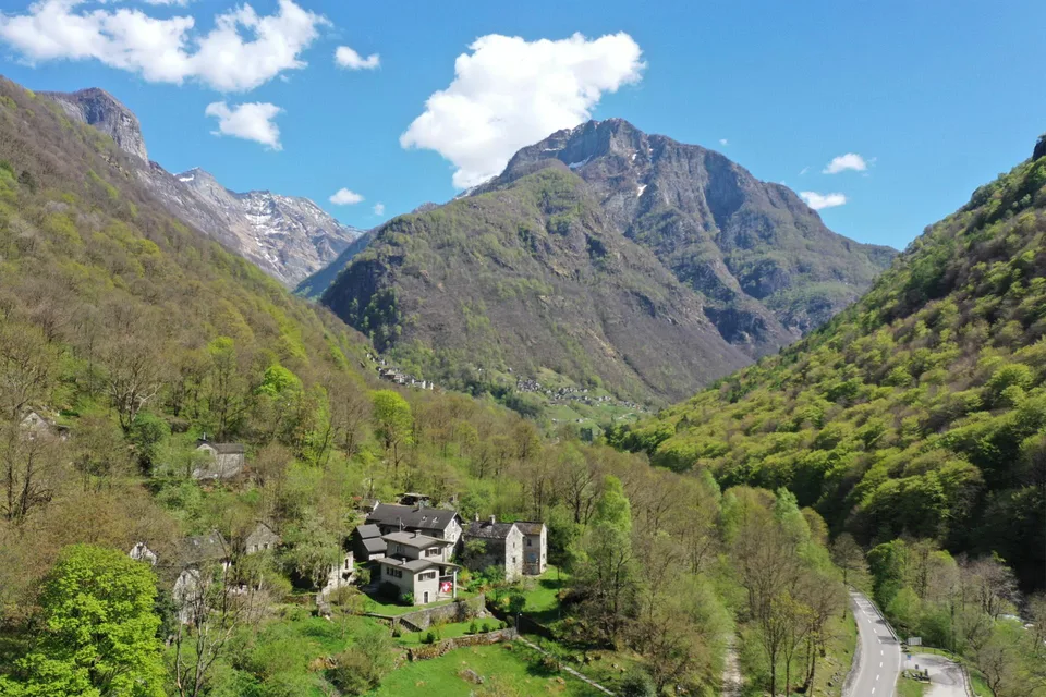 Grande rustico in posizione tranquilla nella bella valle di Verzasca – foto 22 di 23