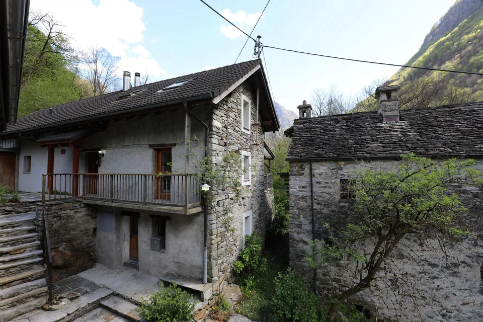Grande rustico in posizione tranquilla nella bella valle di Verzasca – foto 17 di 23