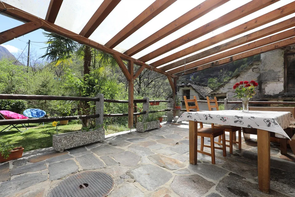 Grande rustico in posizione tranquilla nella bella valle di Verzasca – foto 16 di 23
