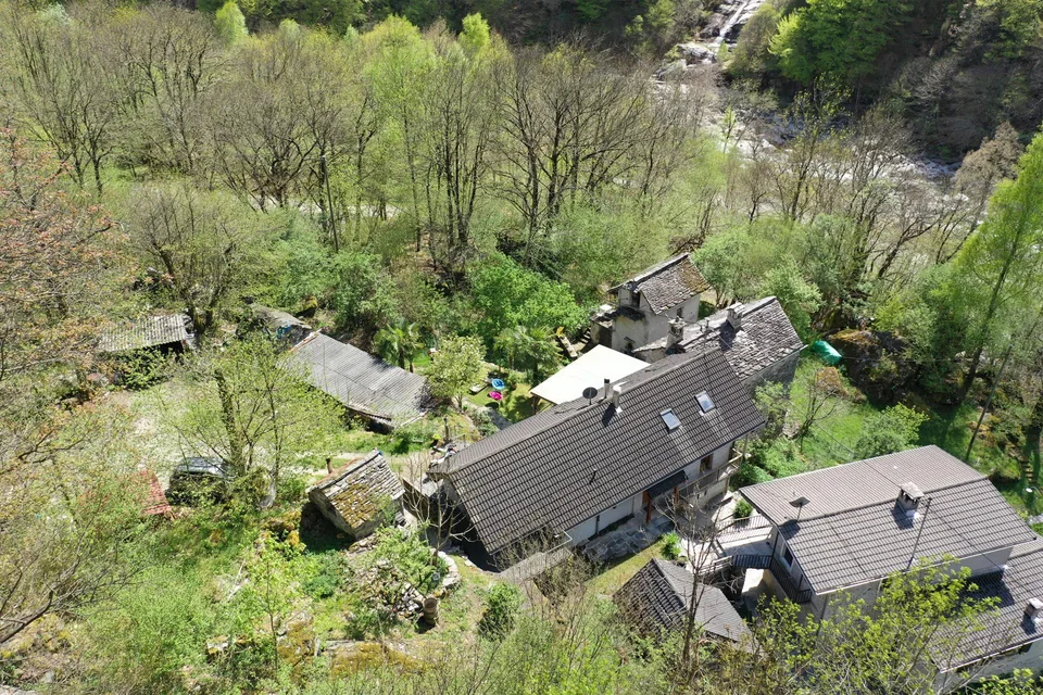 Grande rustico in posizione tranquilla nella bella valle di Verzasca – foto 21 di 23