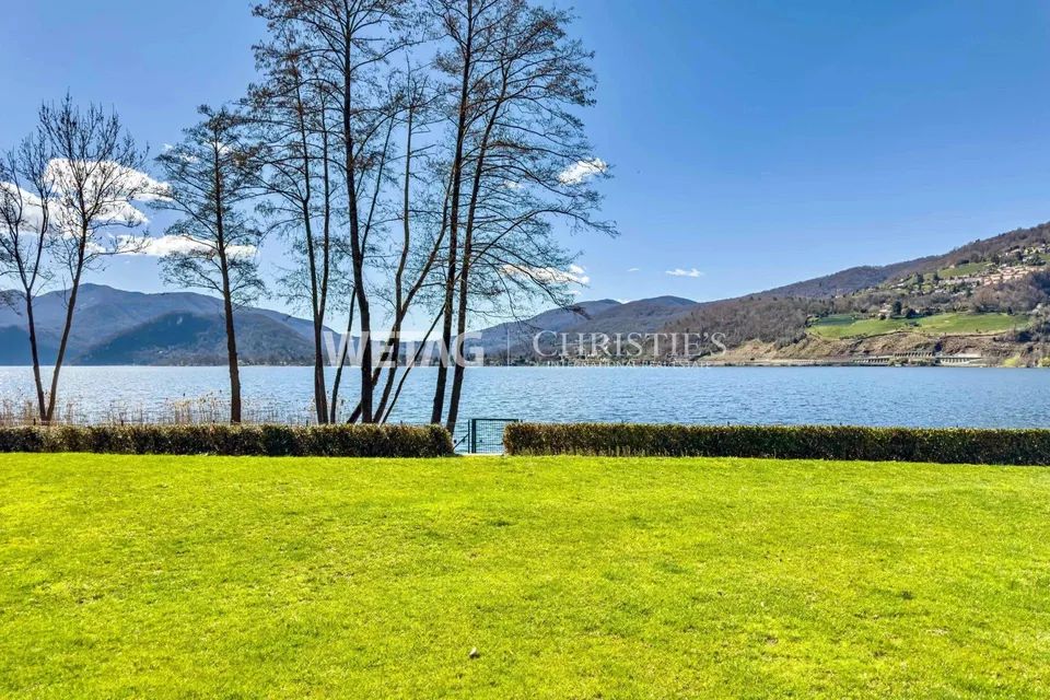 Lugano-Muzzano, in vendita: appartamento moderno direttamente sul lago di Lugano con grande giardino privato