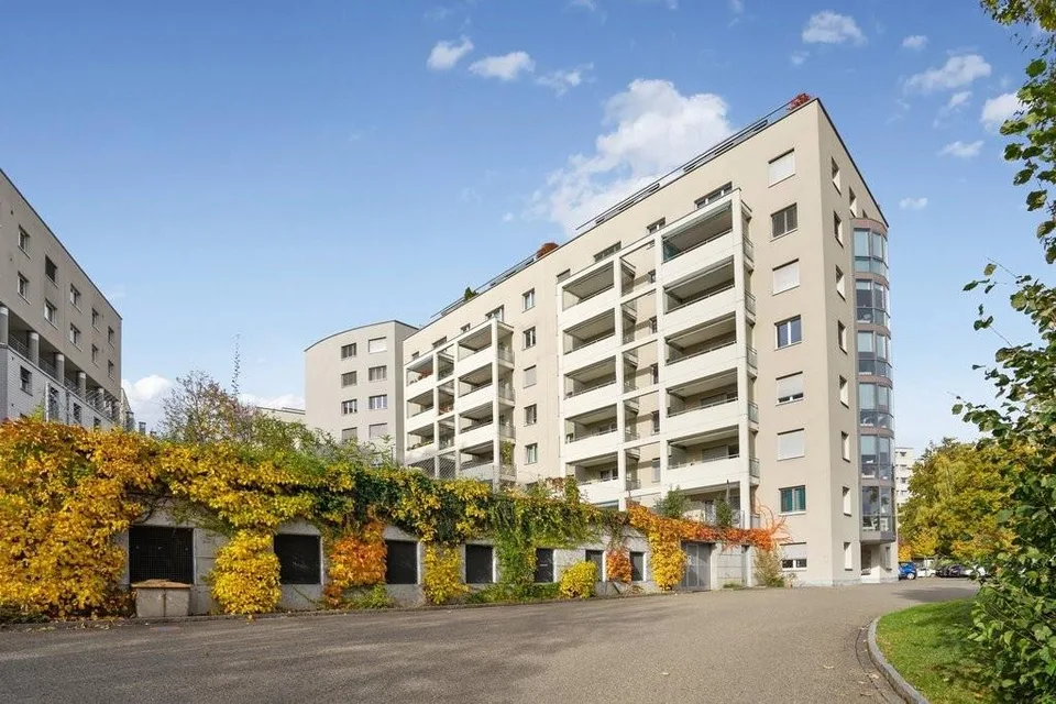 Grosszügige Erdgeschoss-Wohnung mit Gartensitzplatz!