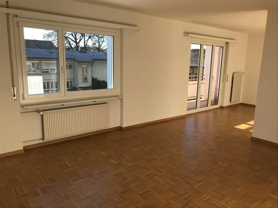 Grosszügige Wohnung Nähe Bözingenfeld!