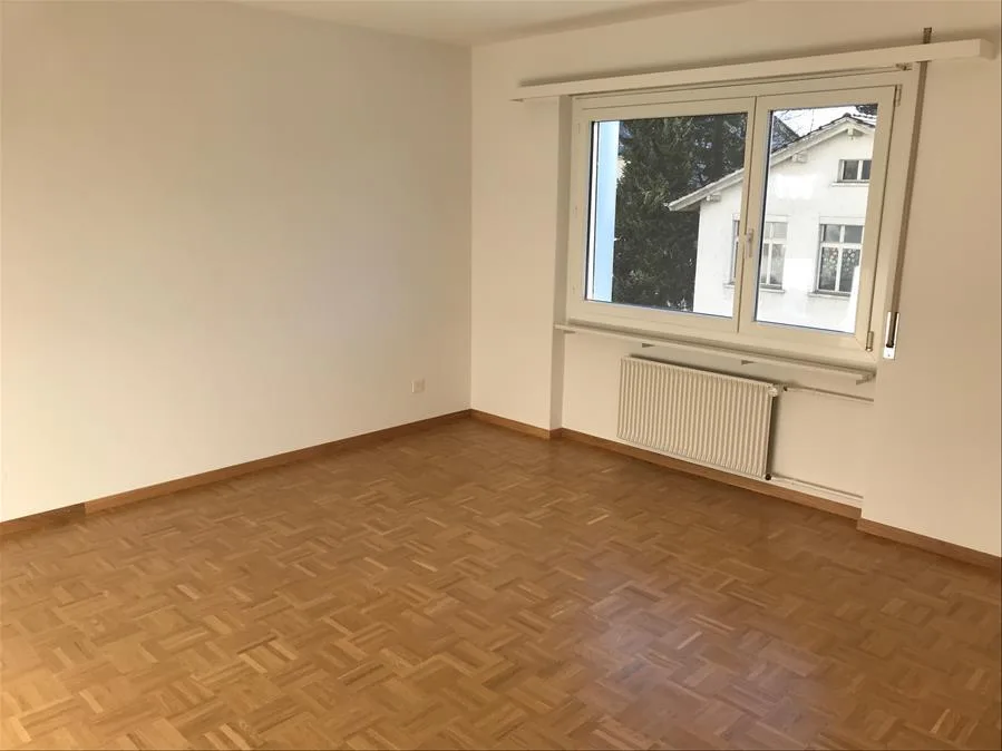 Grosszügige Wohnung Nähe Bözingenfeld!