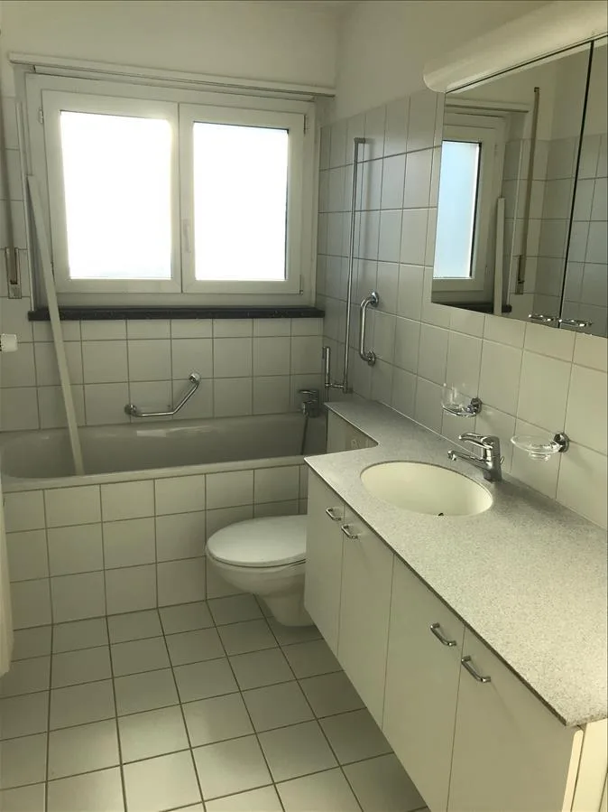 Grosszügige Wohnung Nähe Bözingenfeld!