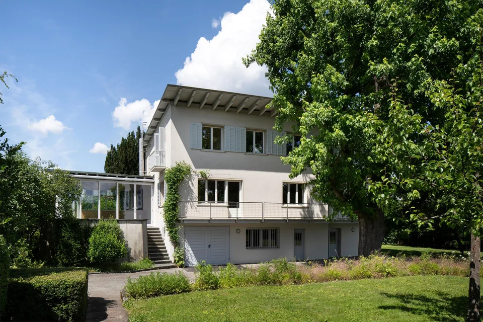 Freistehendes Einfamilienhaus mit Garten auf dem Bruderholz