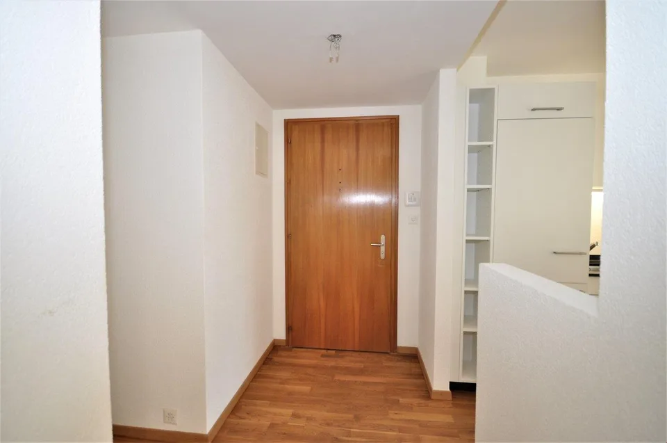 Appartamento moderno 2.5 locali con balcone – situato in zona tranquilla a Muttenz