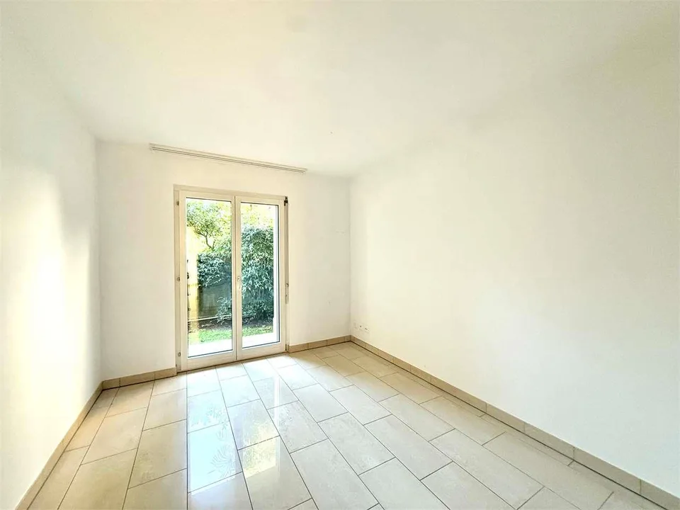 À Morcote, appartement de 4,5 pièces avec jardin à louer – photo 9 sur 12