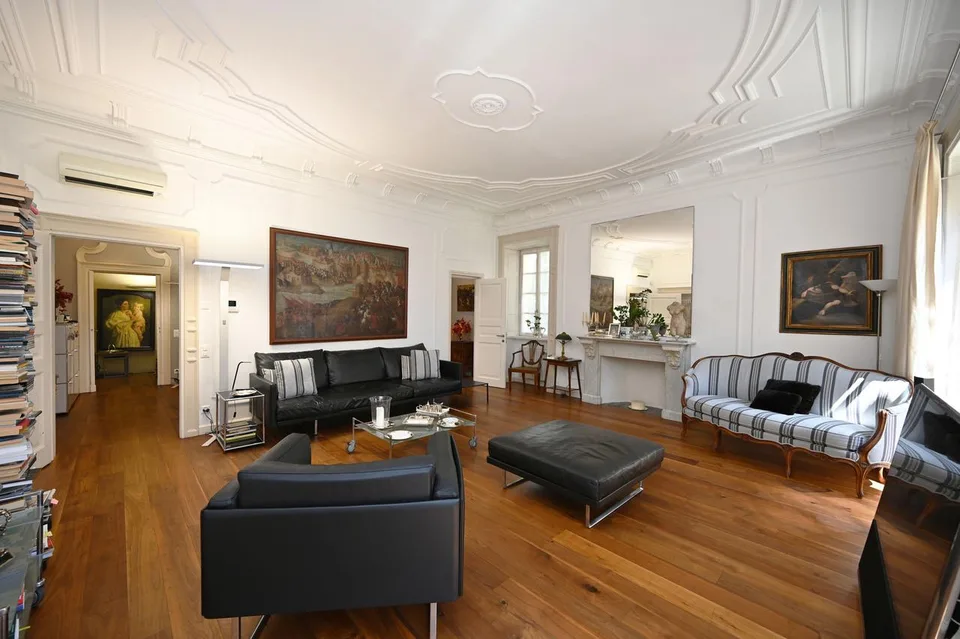 Elegante Appartamento Nobile in vendita nel Cuore di Lugano