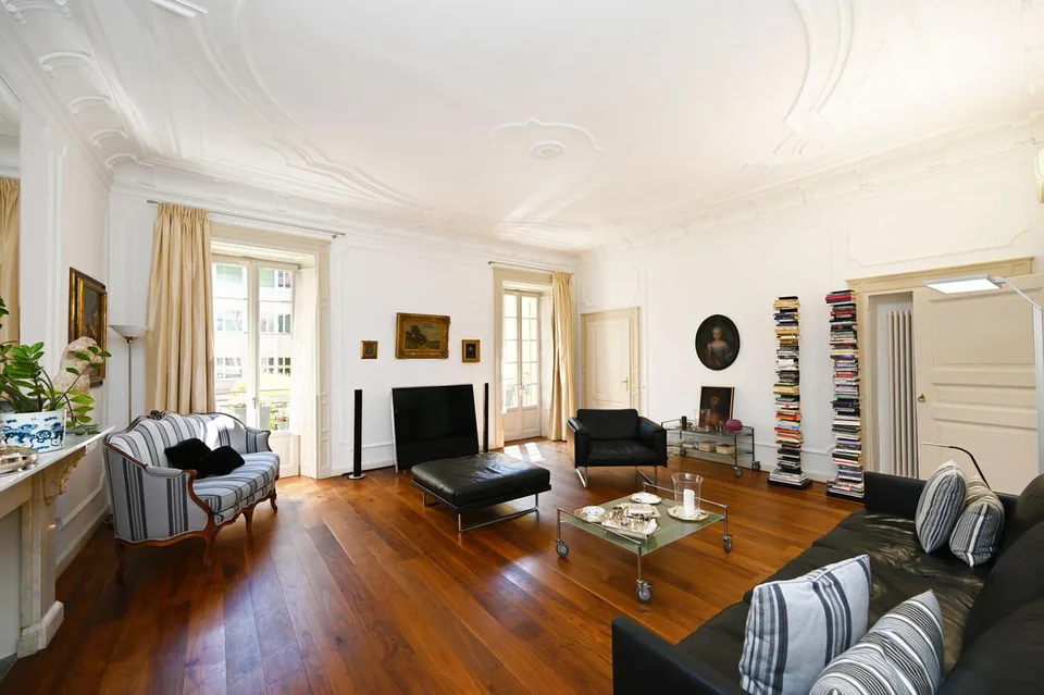 Elegante Appartamento Nobile in vendita nel Cuore di Lugano