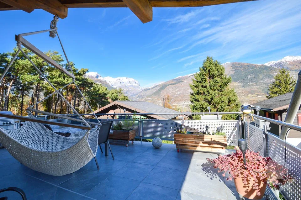 Zweifamilienhaus mit Charme und Naturparadies vor der Haustür