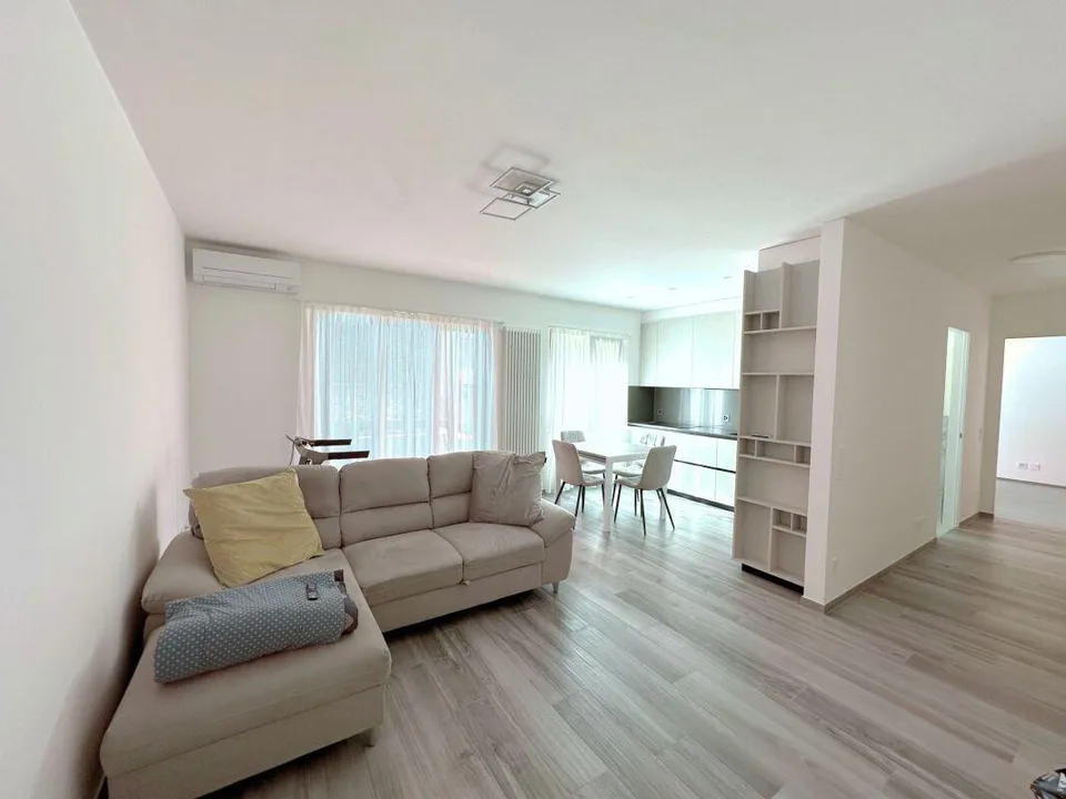 Helles 2.5-Zimmer-Wohnung renoviert, in zentraler Lage in Mendrisio