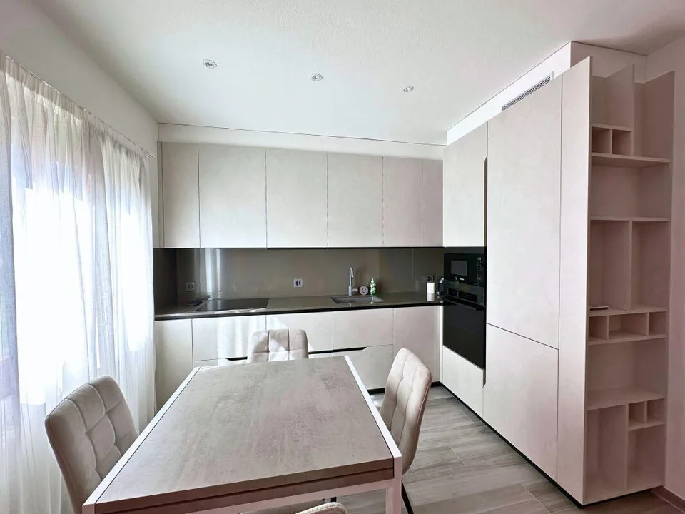 Helles 2.5-Zimmer-Wohnung renoviert, in zentraler Lage in Mendrisio