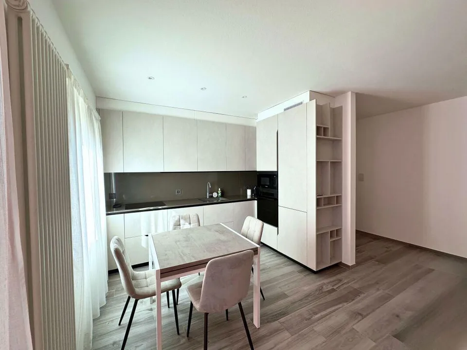 Helles 2.5-Zimmer-Wohnung renoviert, in zentraler Lage in Mendrisio