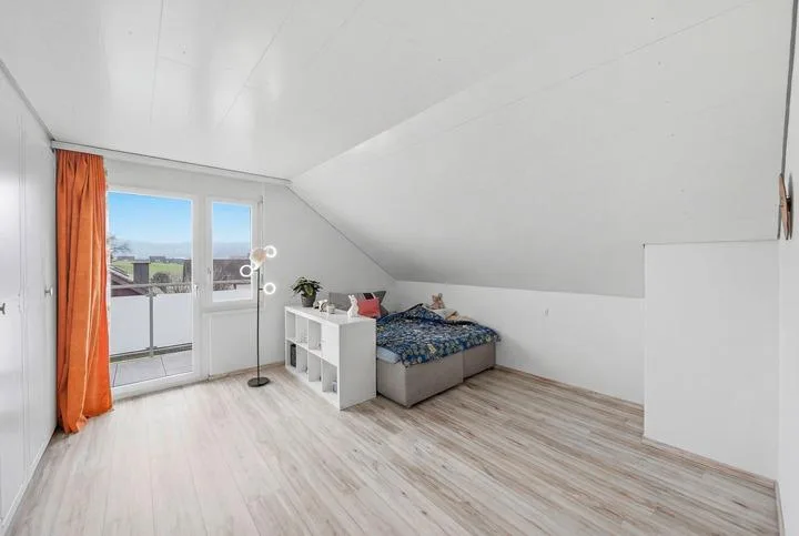 FREISTEHENDES 5.5 ZIMMER EINFAMILIENHAUS MIT POOL - WATT ELSE?