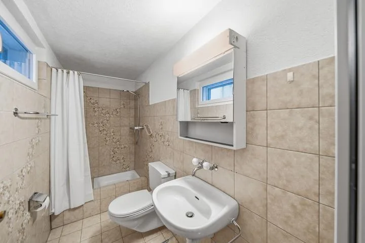 FREISTEHENDES 5.5 ZIMMER EINFAMILIENHAUS MIT POOL - WATT ELSE? – Foto 6 von 9