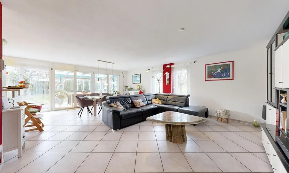 Freistehendes Einfamilienhaus mit sonnigem Garten und Wintergarten – Foto 8 von 18