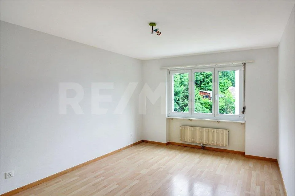 4½ Zimmer Eigentumswohnung mit Balkon an idyllischer Waldrandlage – Foto 6 von 11
