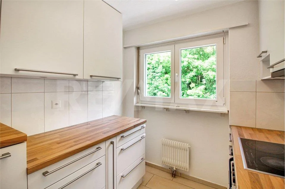 Appartement de 4½ pièces avec balcon dans un lieu idyllique au bord de la forêt