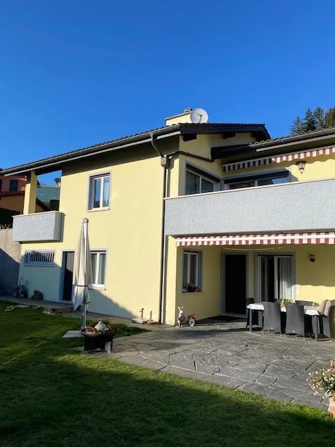 Grande villa con giardino a Cademario