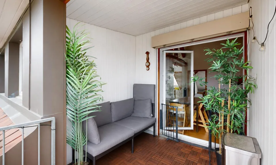 Charmante 3.5-Zimmer-Dachwohnung mit Balkon an ruhiger Lage in Basel