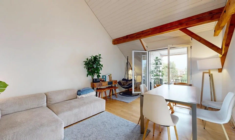 Charmante 3.5-Zimmer-Dachwohnung mit Balkon an ruhiger Lage in Basel