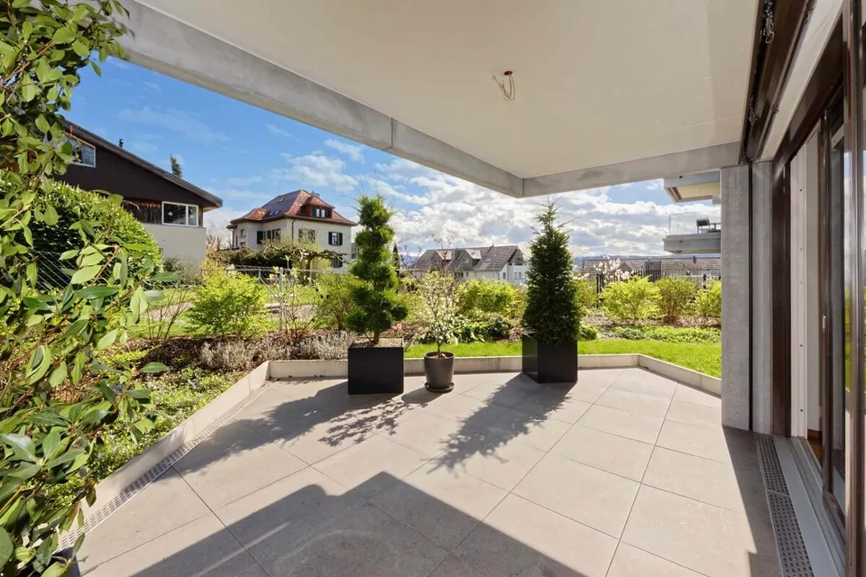 Moderne Gartenwohnung mit hochwertigem Ausbau in Herrliberg