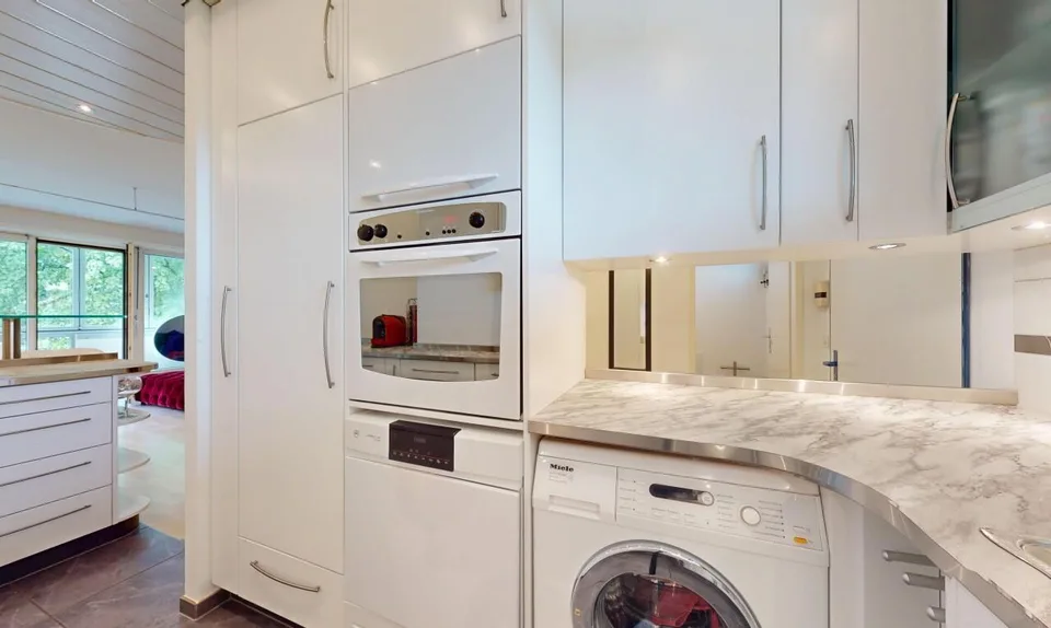 Maisonette spaziosa con 2 balconi e garage ad Aesch BL
