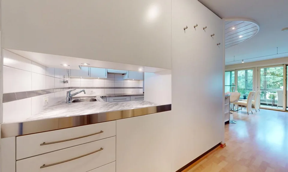 Maisonette spaziosa con 2 balconi e garage ad Aesch BL